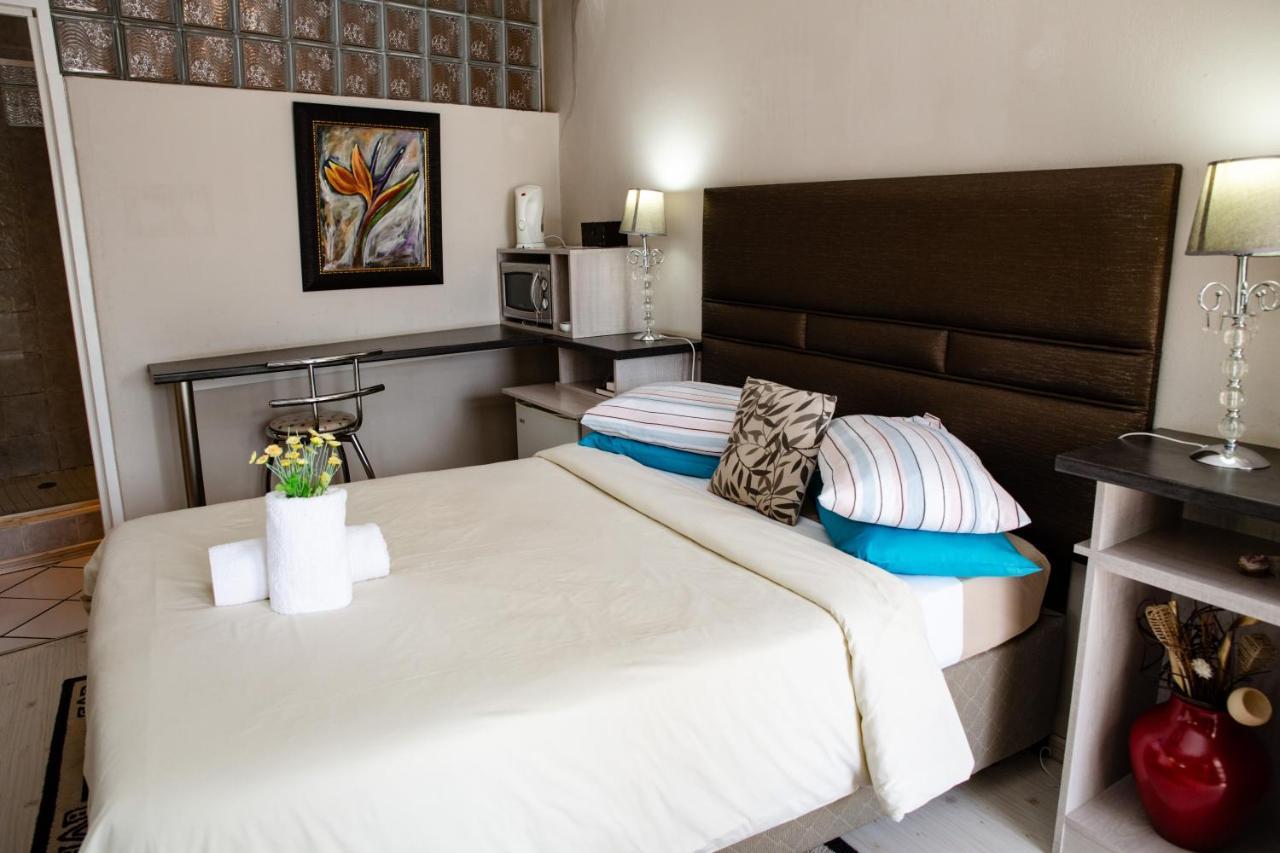 Woodpecker Guesthouse ฟิคส์เบอร์ก ภายนอก รูปภาพ