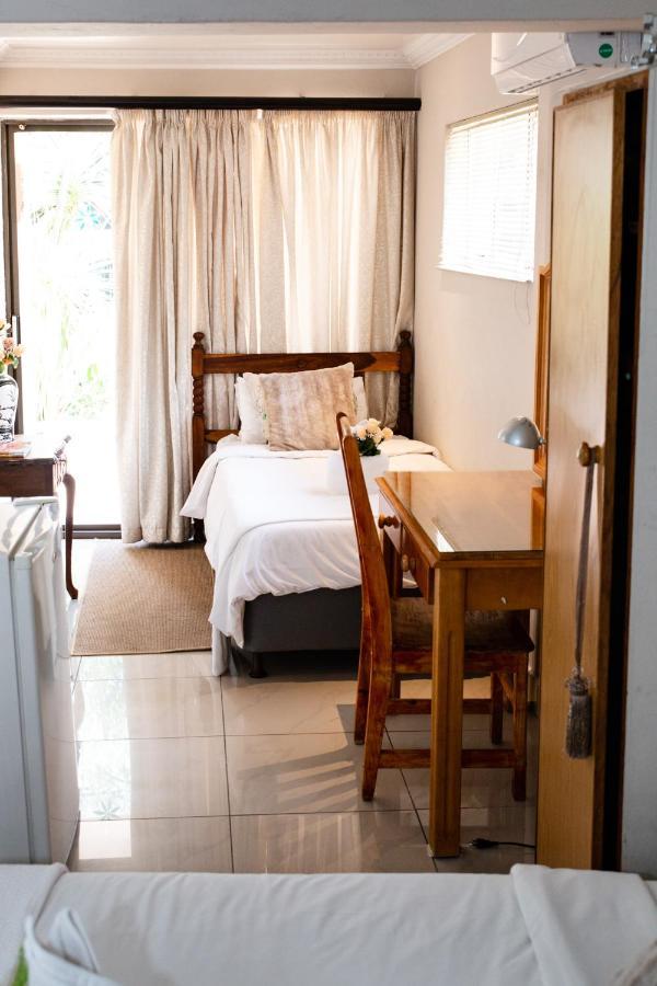 Woodpecker Guesthouse ฟิคส์เบอร์ก ภายนอก รูปภาพ