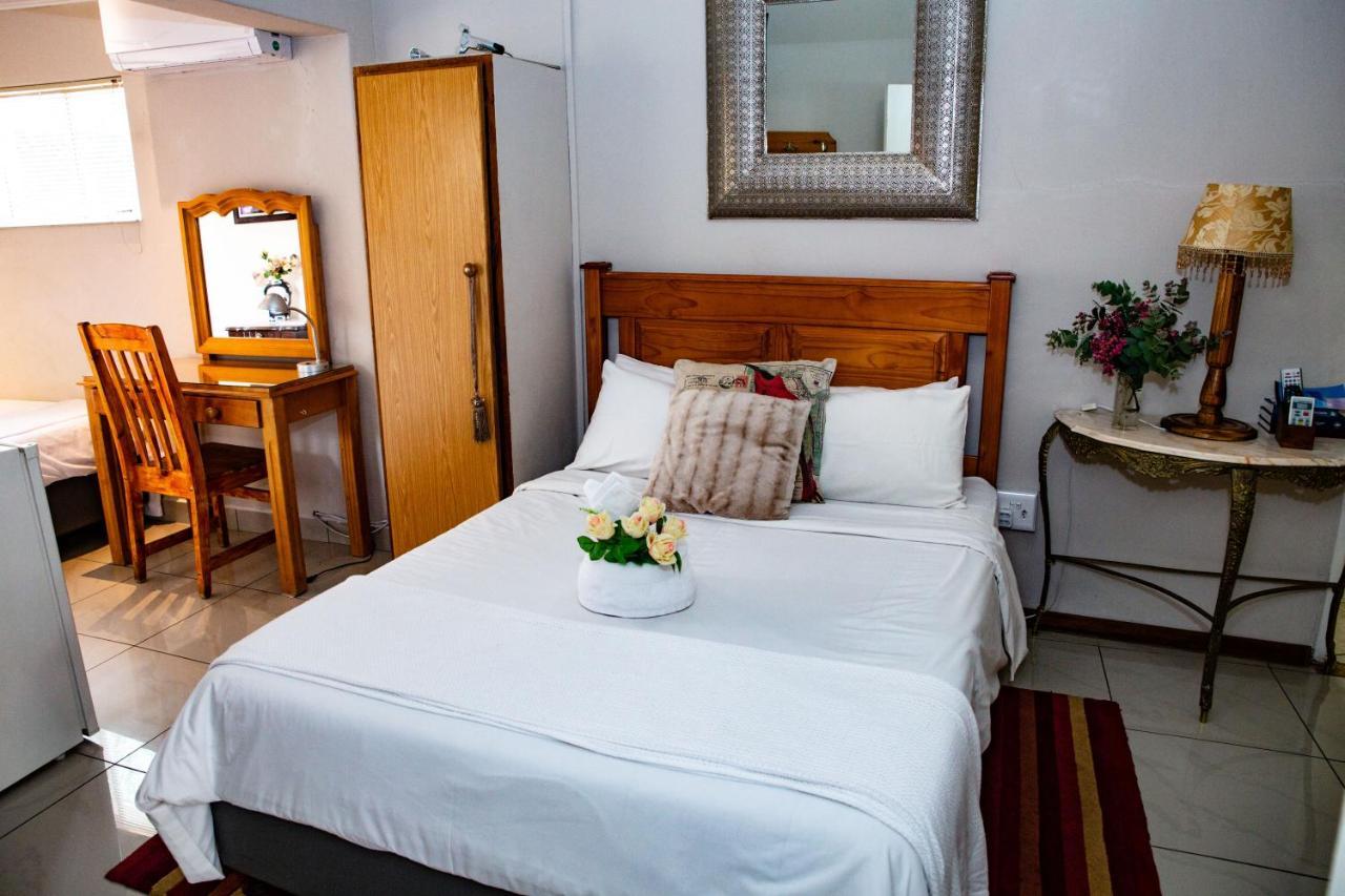 Woodpecker Guesthouse ฟิคส์เบอร์ก ภายนอก รูปภาพ