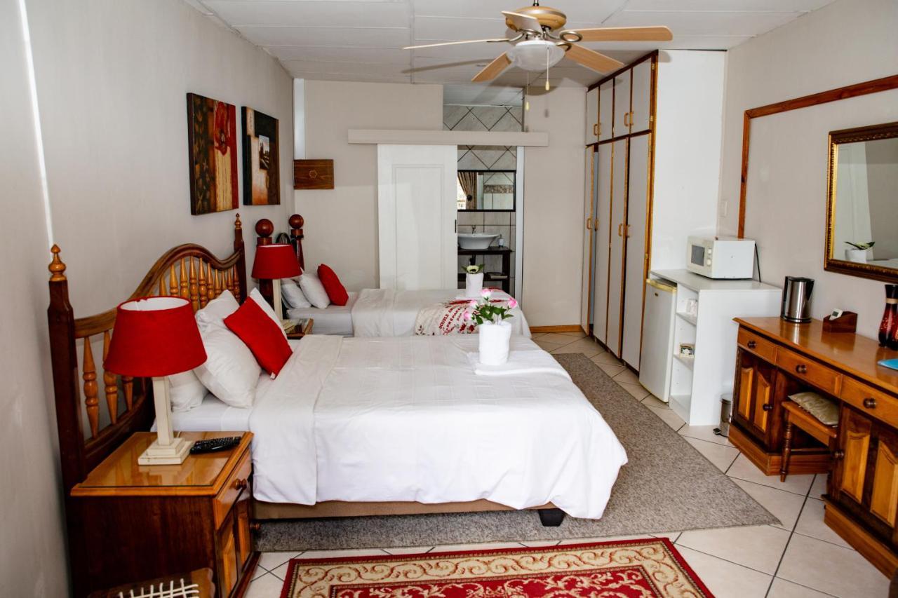 Woodpecker Guesthouse ฟิคส์เบอร์ก ภายนอก รูปภาพ