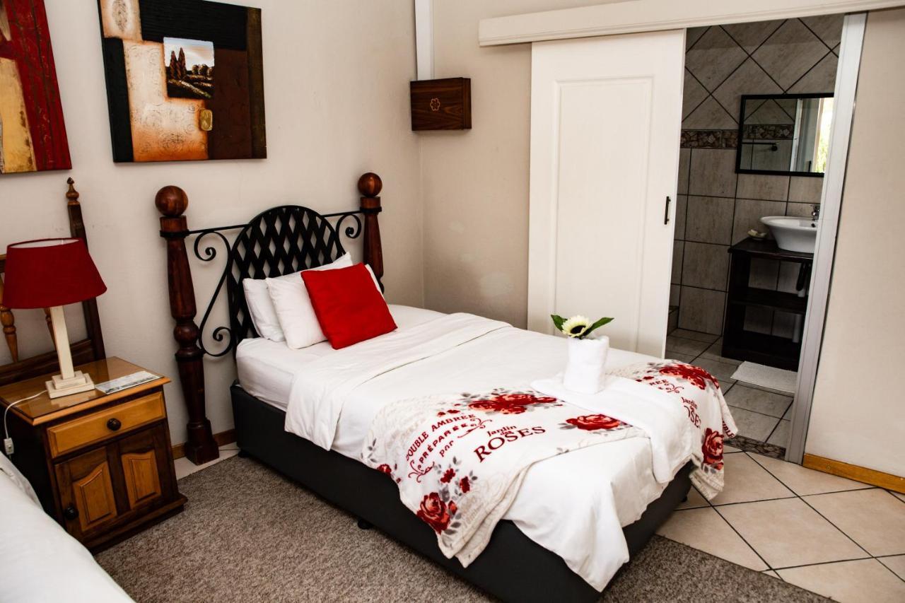 Woodpecker Guesthouse ฟิคส์เบอร์ก ภายนอก รูปภาพ