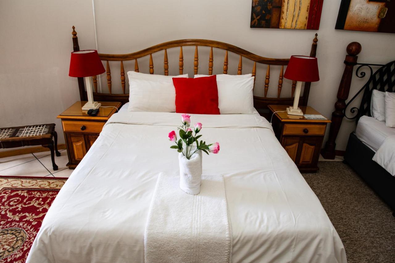 Woodpecker Guesthouse ฟิคส์เบอร์ก ภายนอก รูปภาพ