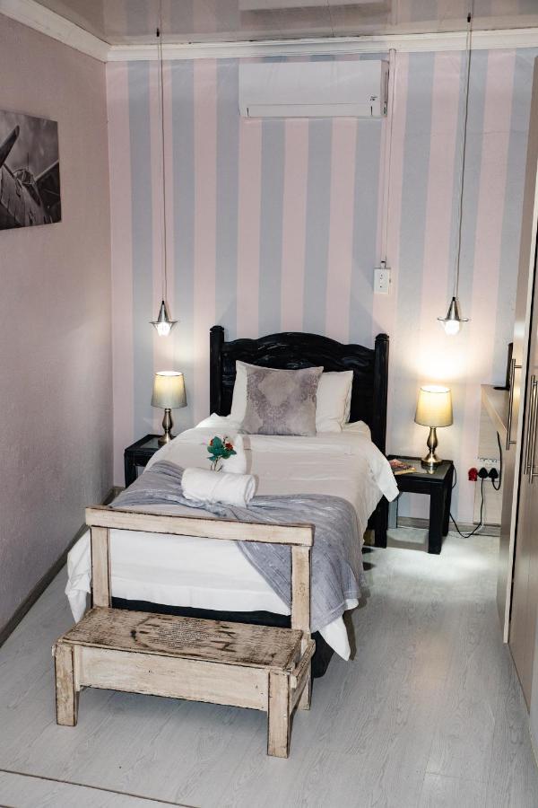 Woodpecker Guesthouse ฟิคส์เบอร์ก ภายนอก รูปภาพ